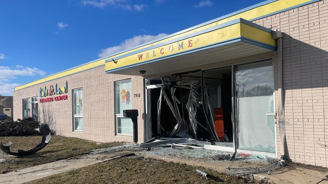 Crash into Milwaukee day care, 2 people injured including child