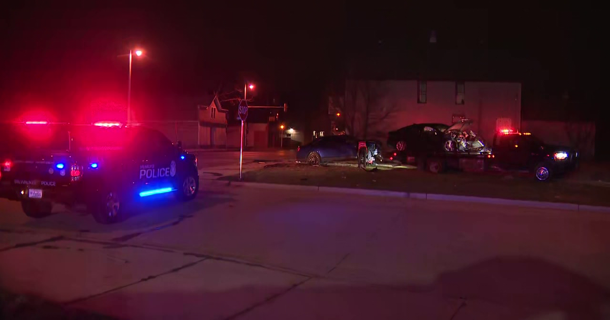 Milwaukee crash, 3 injured at Fond du Lac and Wright | FOX6 Milwaukee