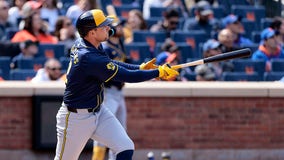 Brewers beat Mets, Rhys Hoskins hits first home run with Milwaukee