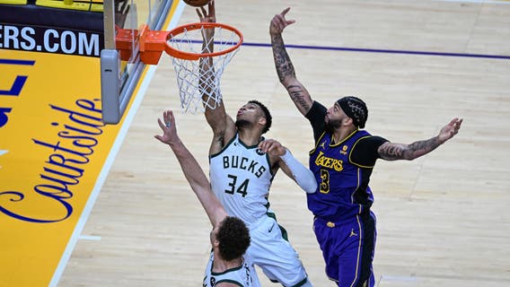 Lakers top Bucks 123-122; D'Angelo Russell scores 44 points