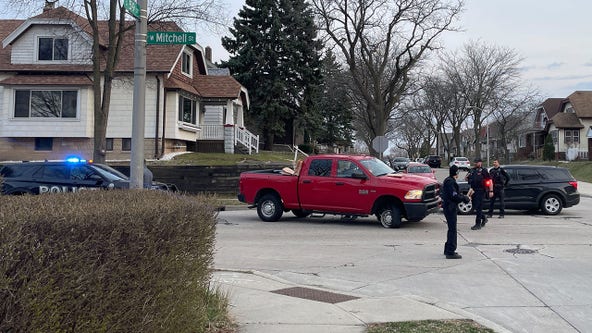 Milwaukee police chase into West Allis, 2 taken into custody