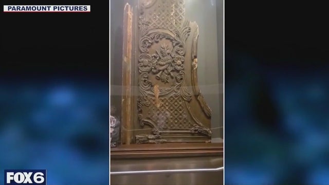 Lucky fan now owner of 'Titanic' door
