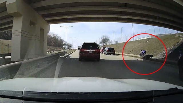 Milwaukee motorcycle crash; rider loses control, collides with curb