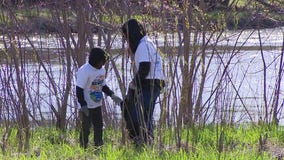 Volunteers take part in Milwaukee Riverkeeper’s spring cleanup