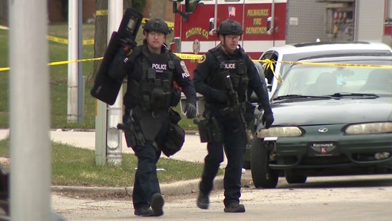 Milwaukee domestic violence incident, 89th and Mill, man climbed on roof