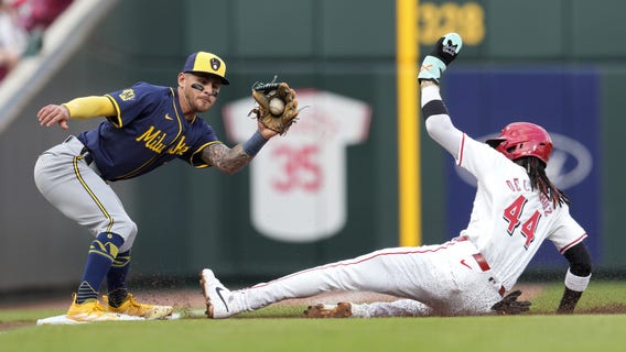 Brewers lose to Reds, De La Cruz's inside-the-park HR helps
