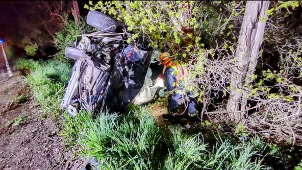 Kenosha County rollover crash; woman leaves scene