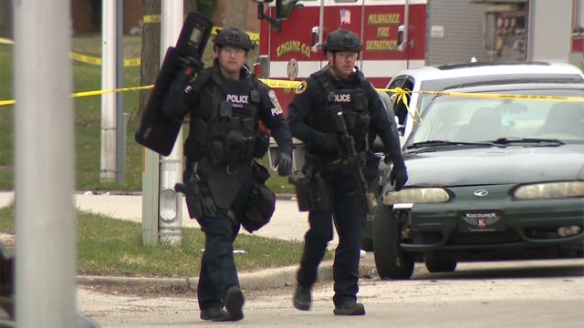 Milwaukee domestic violence incident, 89th and Mill, man climbed on roof