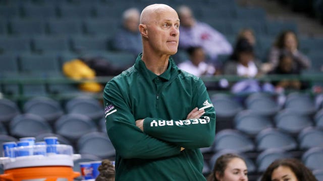 Green Bay's Kevin Borseth retires; 821 wins, 17 NCAA tournament berths