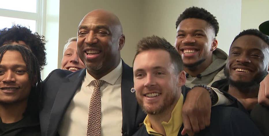 Vin Baker Recovery Center; Milwaukee Bucks coach giving back
