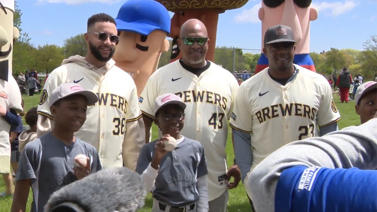 Brewers visit Milwaukee little league players, offer encouragement