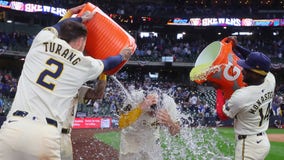 Brewers beat Cubs in Craig Counsell's return to Milwaukee