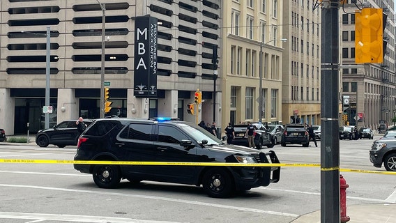 Milwaukee police chase; FBI, US Marshals at downtown scene