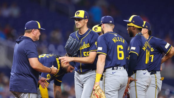 Brewers lose to Marlins, Yelich steals two bases