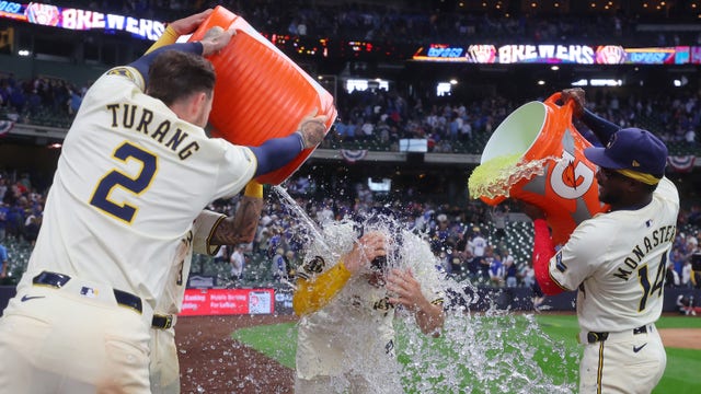 Brewers beat Cubs in Craig Counsell's return to Milwaukee