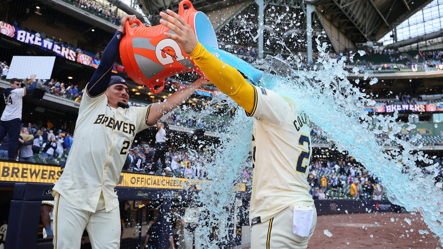 Brewers beat Pirates, team hits 5 homers