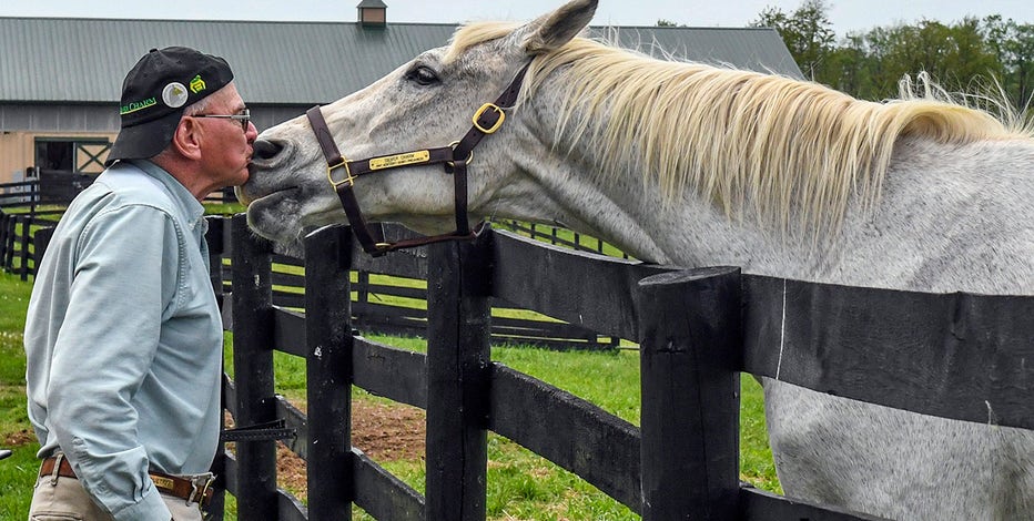 Oldest living Kentucky Derby winner still charming at 30