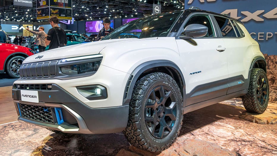 jeep avenger suv new ev announced