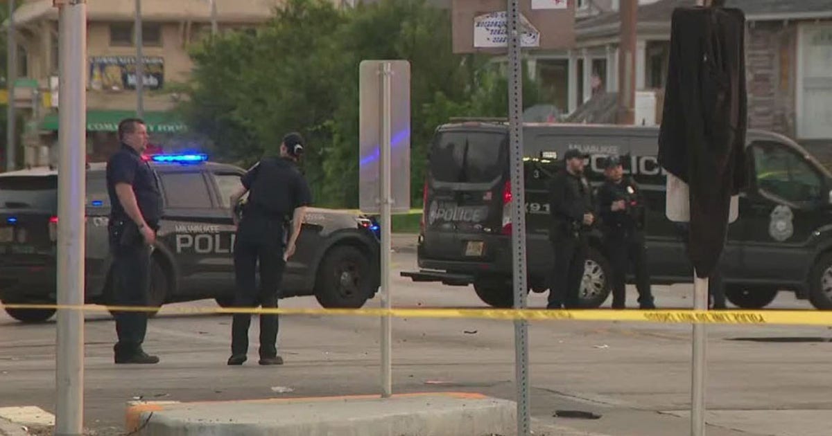 Milwaukee crash, 2 dead at 27th and Center, driver hit pole | FOX6 ...