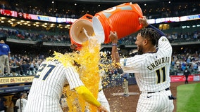 Brewers walk off White Sox, Adames scores Contreras in 10th