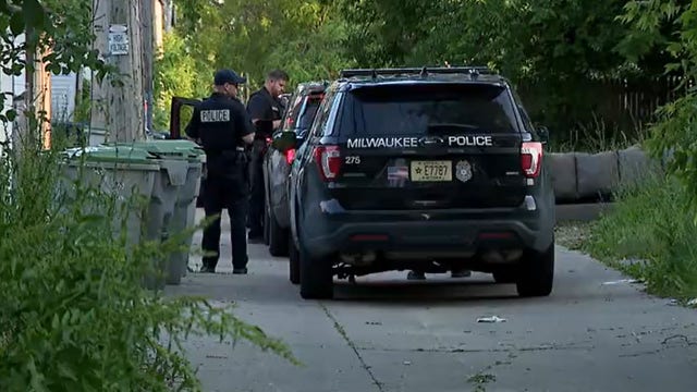 Milwaukee police chase, vehicle stolen, 2 teens in custody