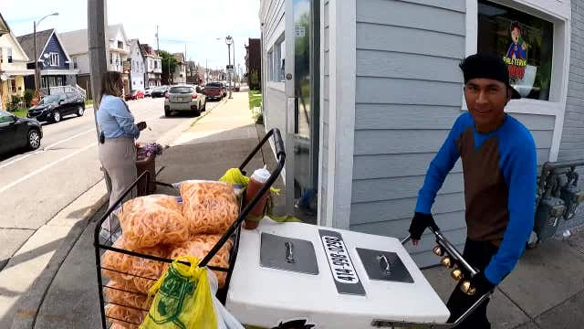 Working in the hot weather, health officials provide safety tips