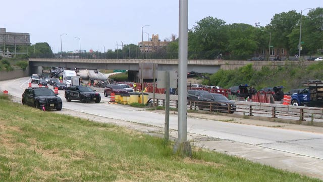 Milwaukee I-43 pursuit; 2 teens shot by officer, freeway shutdown