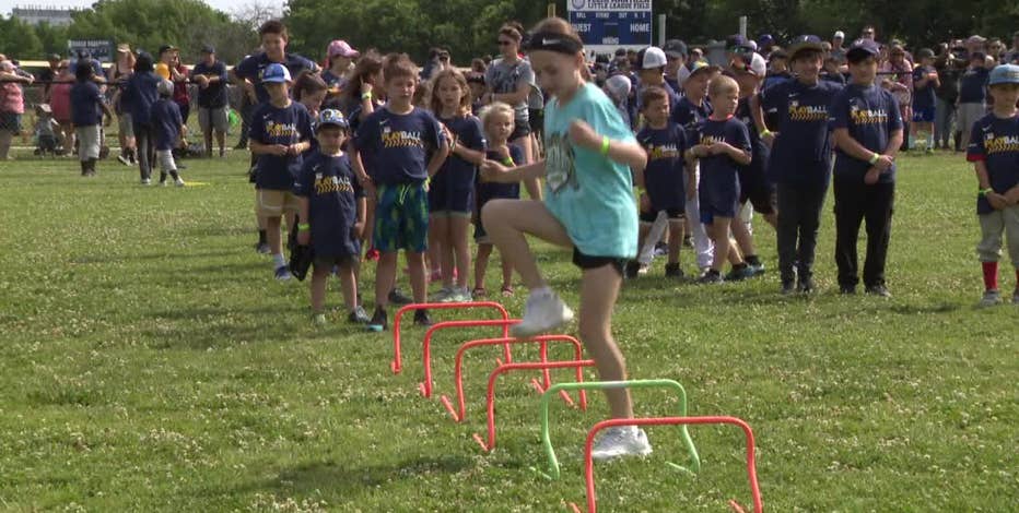 'Play Ball Weekend:' Brewers players, alumni join kids in Milwaukee