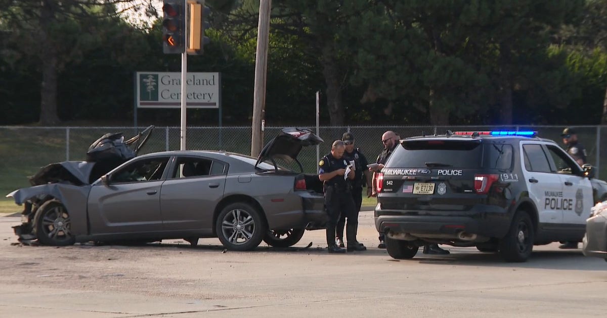 Milwaukee police chase ends in crash involving MCTS bus, 1 hurt | FOX6 ...