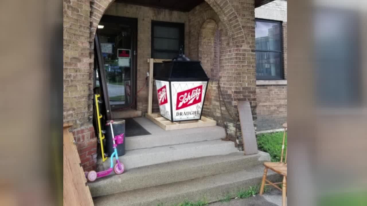 Historic beer sign stolen; Milwaukee man hopes for return