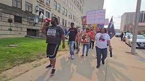 Milwaukee hotel death; D'Vontaye Mitchell's family continues protest