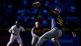 Milwaukee Brewers fall to Rockies, split series in Colorado