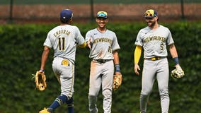 Brewers beat Cubs, Contreras hits tiebreaking double in 9th