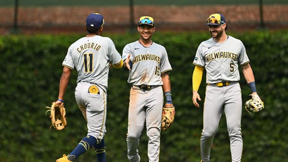 Brewers beat Cubs, Contreras hits tiebreaking double in 9th