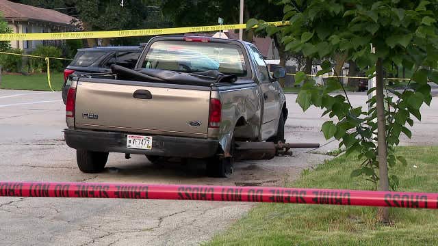 Crash on Milwaukee's south side; 2 injured, 1 arrested