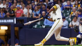 Brewers rally to beat Dodgers, Chourio hits go-ahead single