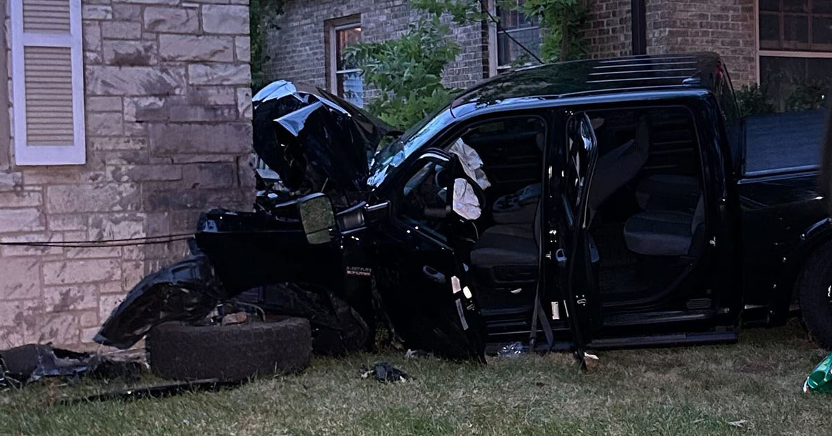 Truck crashes into Milwaukee home near 41st and Roosevelt | FOX6 Milwaukee