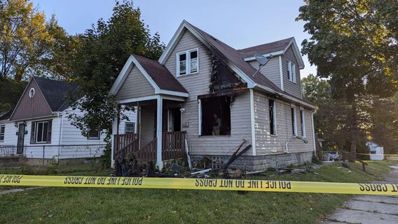 Milwaukee house fire; mother, child rescued from balcony, 3 jumped
