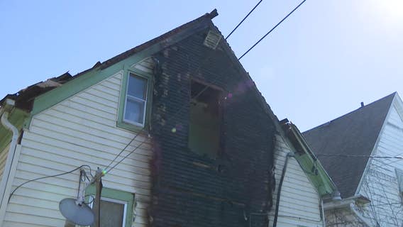 Milwaukee house fire, 11th and Ring; 7 rescued from second floor
