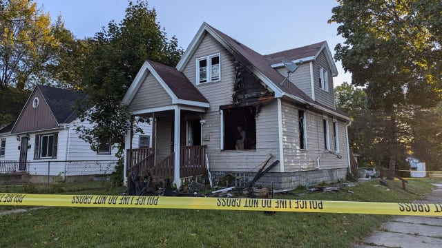 Milwaukee house fire; mother, child rescued from balcony, 3 jumped