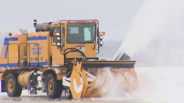 Waukesha County Airport snowplow drivers needed for upcoming winter