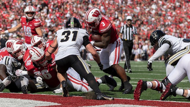 Wisconsin Badgers steamroll Purdue, Tawee Walker scores 3 TDs