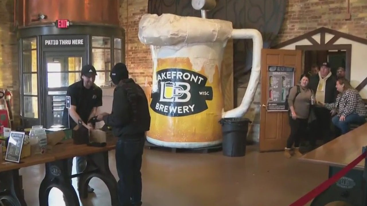 Black Friday beer sale at Milwaukee's Lakefront Brewery Black Friday beer sale at Milwaukee's Lakefront Brewery