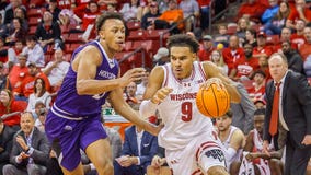 Wisconsin Badgers beat Holy Cross in season opener