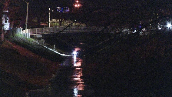 Vehicle crashes into Kinnickinnic River, MPD investigating