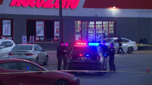 Milwaukee gun sale shooting, police chase; 17-year-old accused