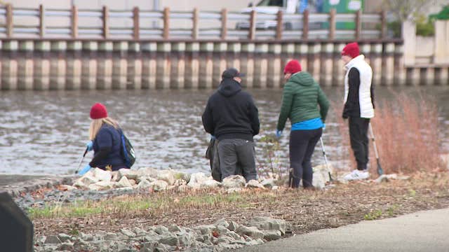 Milwaukee Riverkeeper, pro pickleball players partner for cleanup