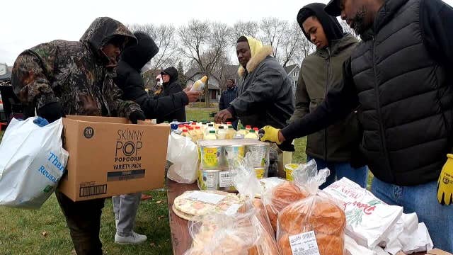 Milwaukee's Community Thanksgiving Feast provides hot meals to those in need