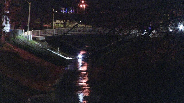 Vehicle crashes into Kinnickinnic River, MPD investigating