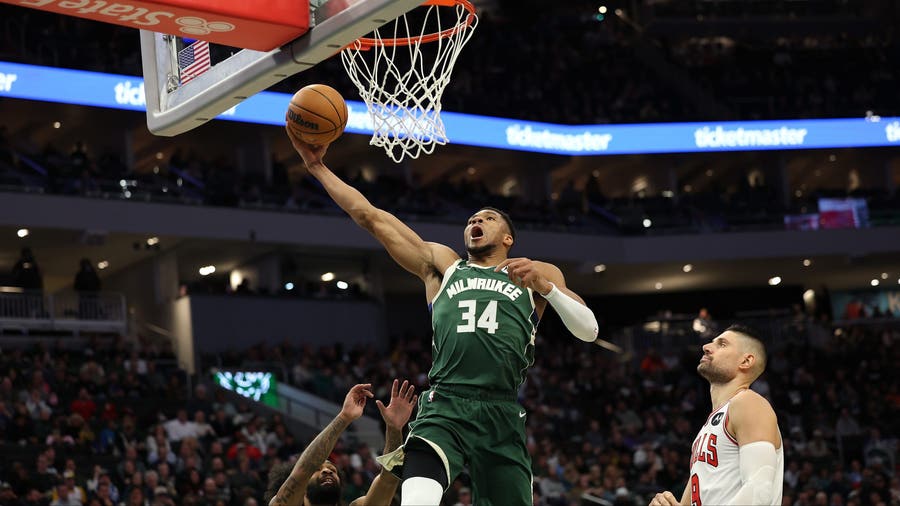 Bucks beat Bulls, Antetokounmpo scores 41 points for 4th win in 5 games